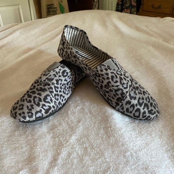 leopard print flat shoes